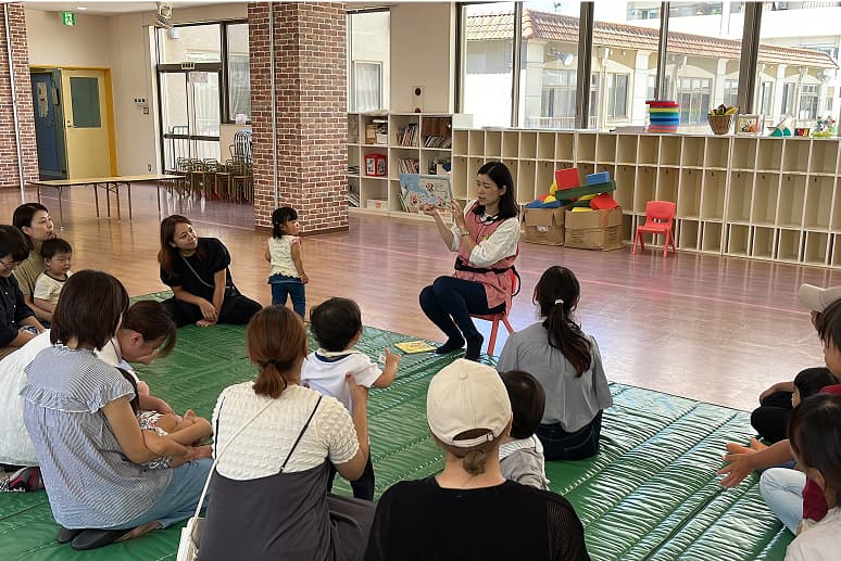 おはなし会『ストーリータイム』の写真